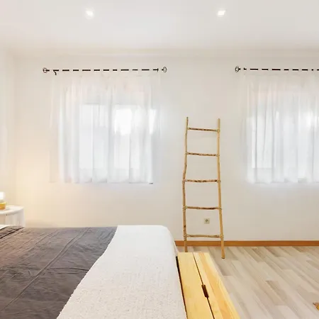 Tour House *